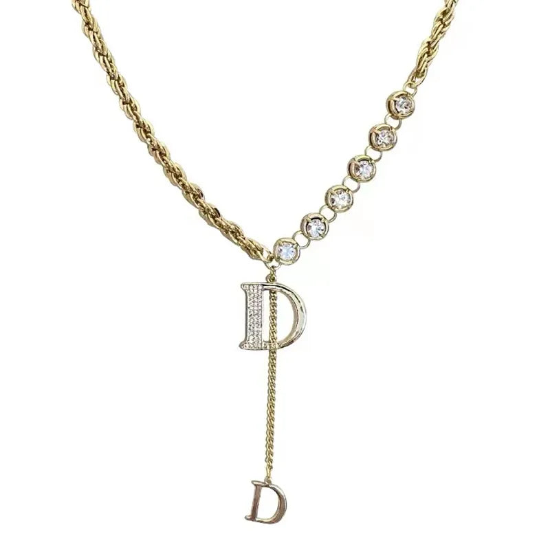 Stylish Letter Pendant Necklace – Ideal Winter Accessory