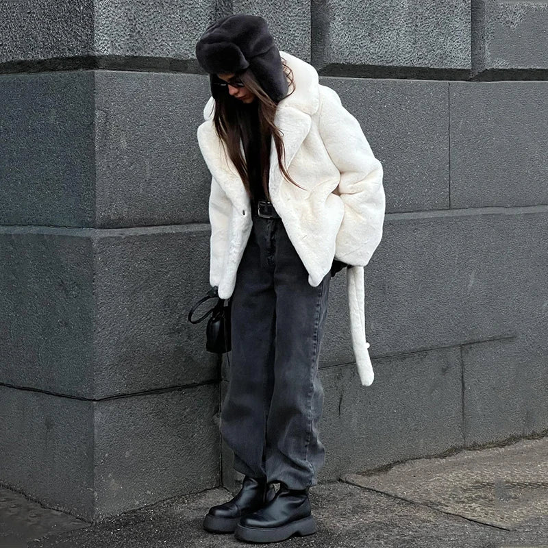 Chic White Belted Faux Fur Coat: A Statement of Timeless Elegance