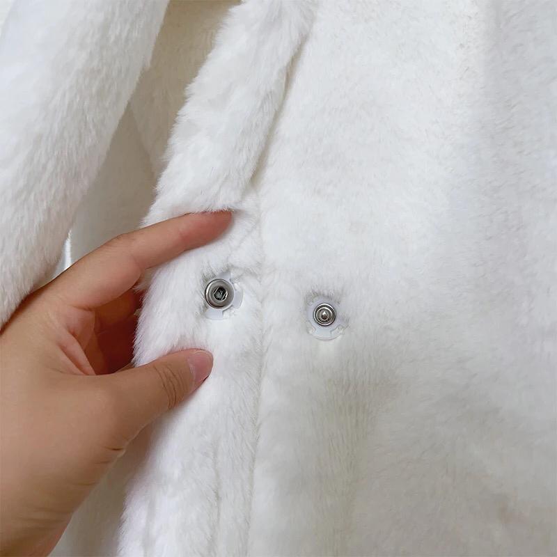 Chic White Belted Faux Fur Coat: A Statement of Timeless Elegance
