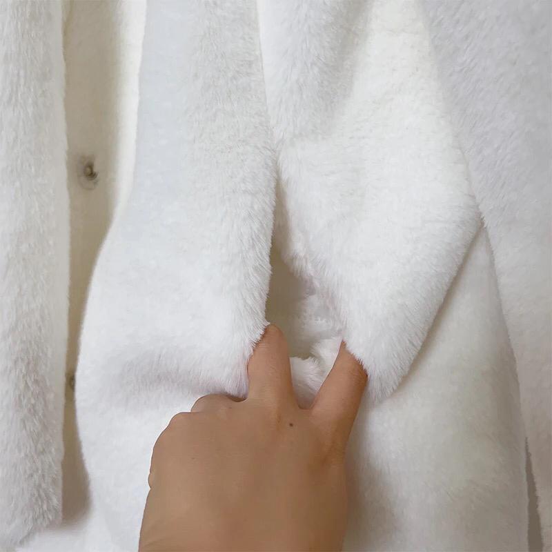 Chic White Belted Faux Fur Coat: A Statement of Timeless Elegance