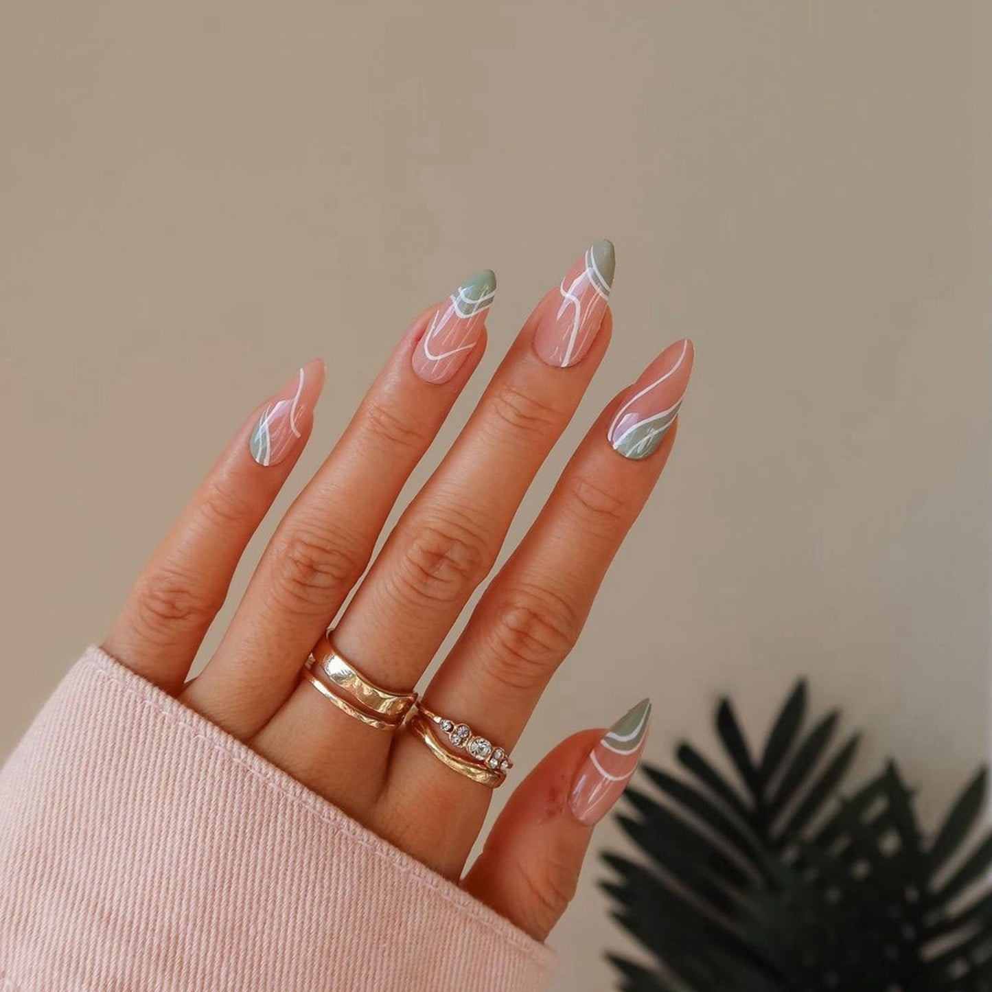 Almond Round Wavy False Nails - Orchid Unique