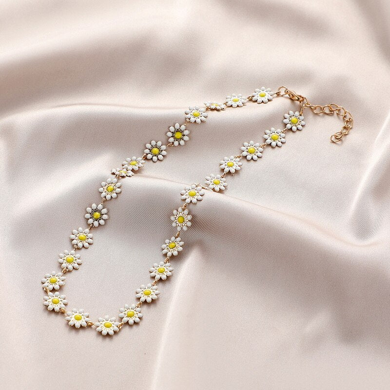 Elegant Flower Daisy Clavicle Necklace - Orchid Unique