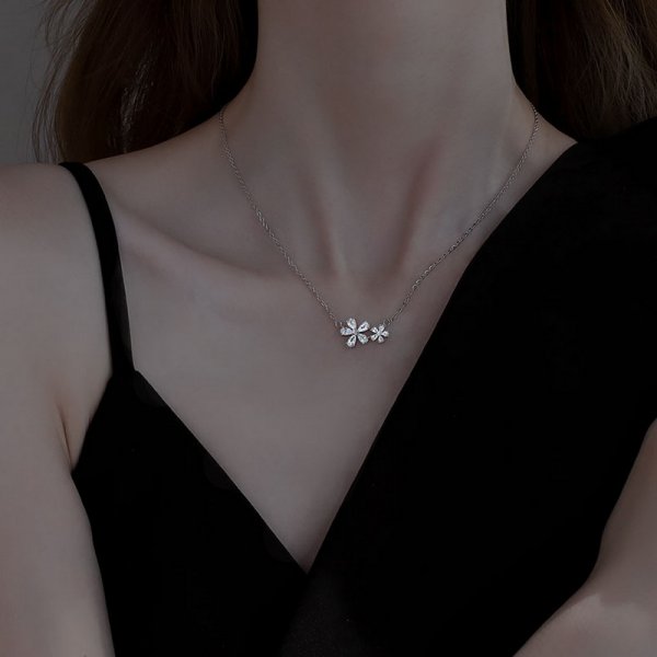Elegant Flower Daisy Clavicle Necklace - Orchid Unique