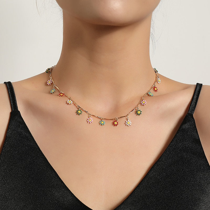 Handmade Colorful Daisy Necklace - Orchid Unique
