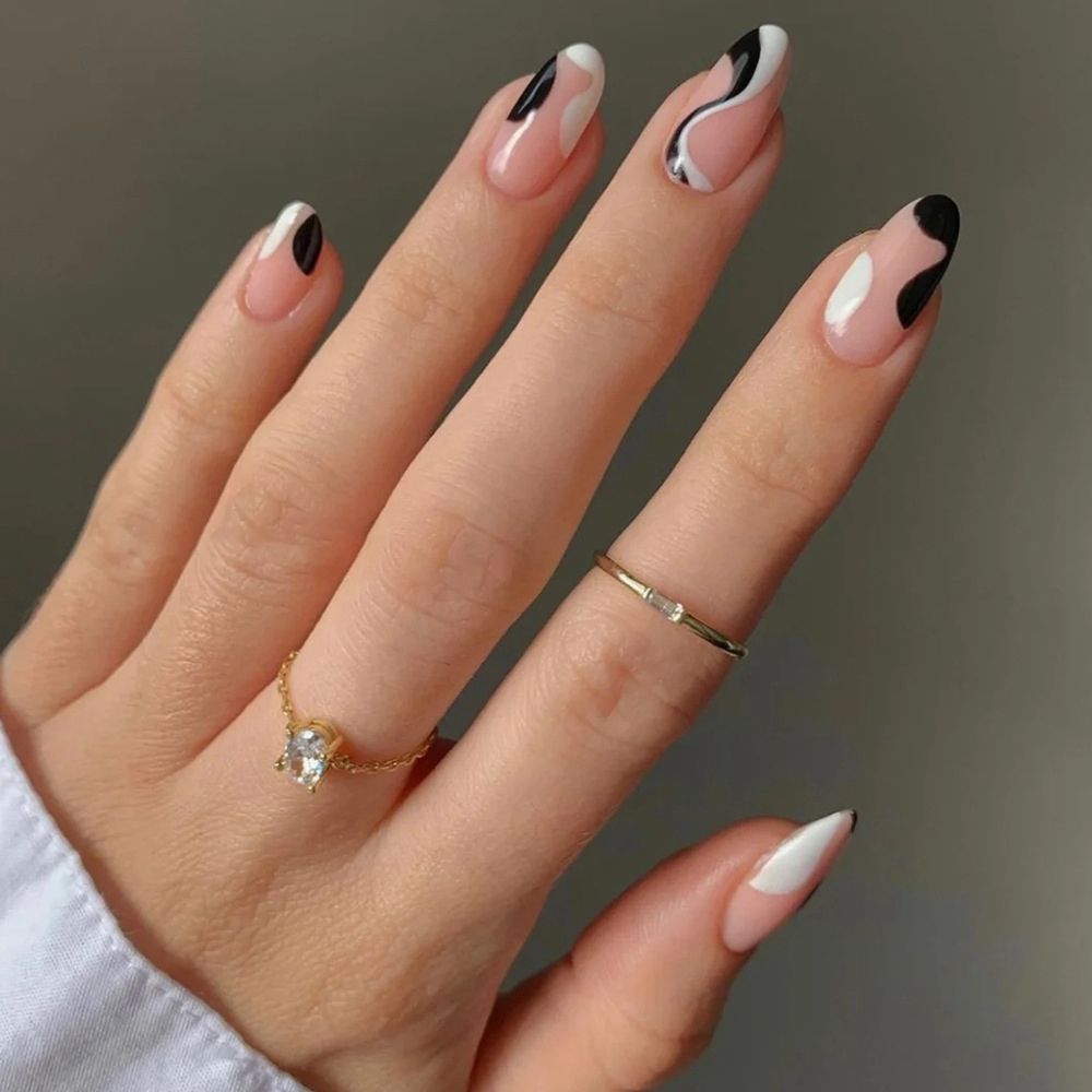 Almond Round Wavy False Nails - Orchid Unique