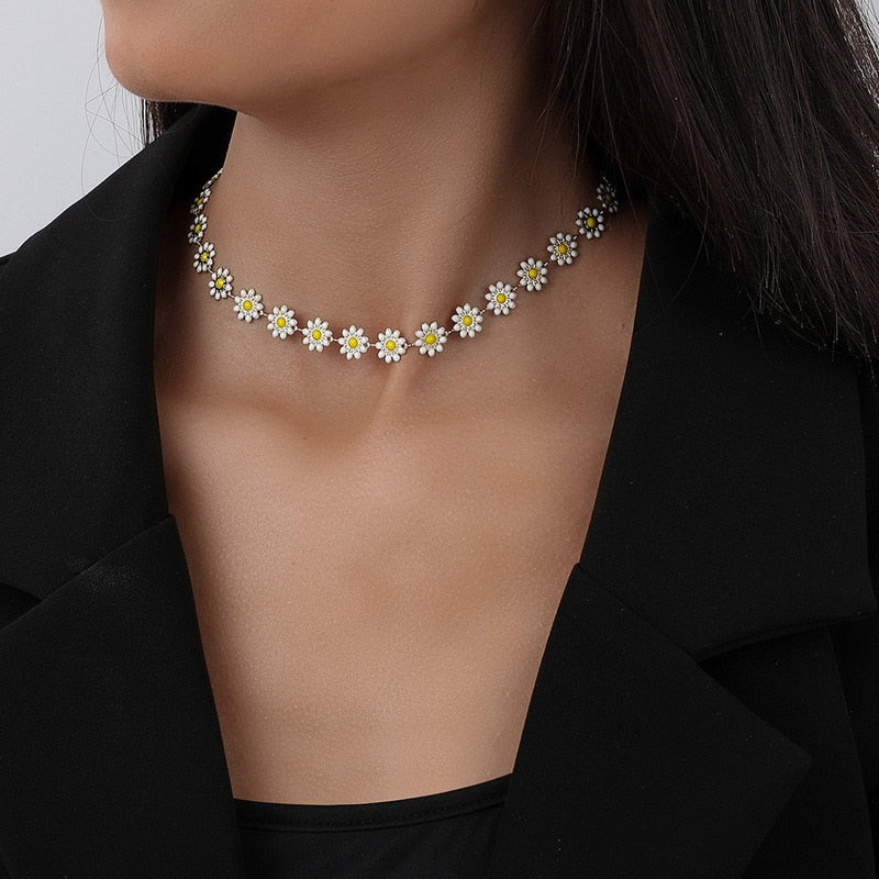 Elegant Flower Daisy Clavicle Necklace - Orchid Unique