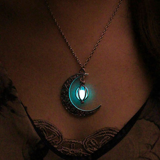 Vintage Glowing Moonstone Pendant Necklace - Orchid Unique 