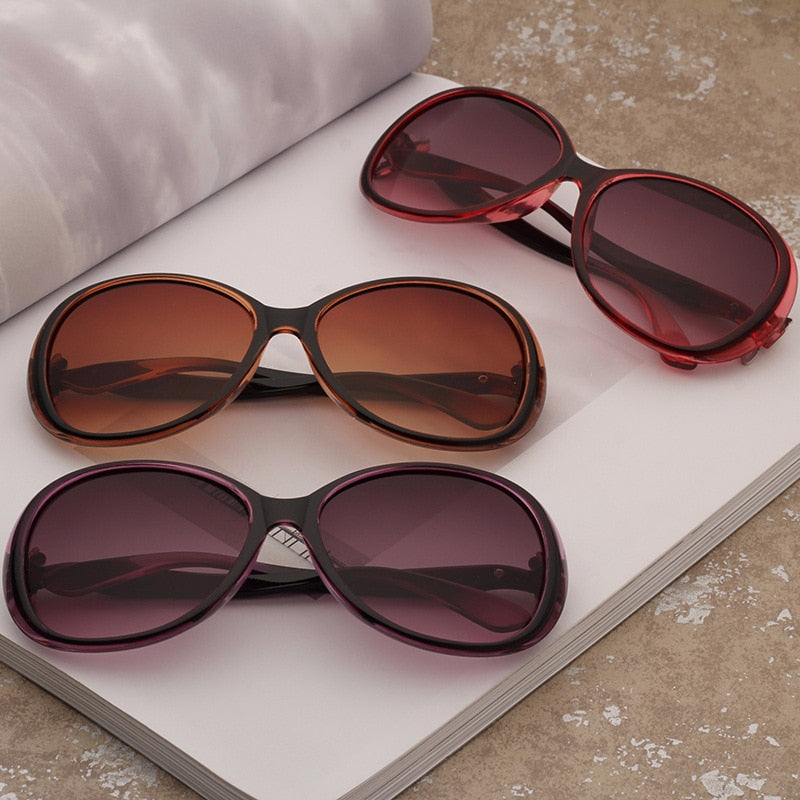 Stylish vintage-inspired sunglasses - Orchid Unique  Orchid Unique 