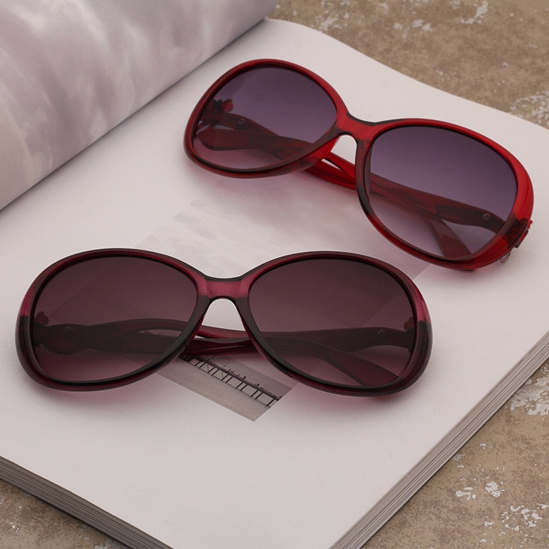 Stylish vintage-inspired sunglasses - Orchid Unique 